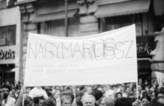 Magyarország, Budapest V., Vörösmarty tér, tüntetés a bős-nagymarosi vízlépcsőrendszer felépítése ellen, 1988. szeptember 12-én., 1988, Philipp Tibor, transzparens, Budapest, tiltakozás, rendszerváltás, Fortepan #60401