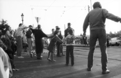 Magyarország, Budapest V., Eötvös tér, lejáró a pesti alsó rakpartra. Élőlánc a bős-nagymarosi vízlépcsőrendszer építése ellen 1988. október 3-án., 1988, Philipp Tibor, Budapest, tiltakozás, kézenfogva, rendszerváltás, Fortepan #60410