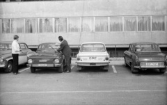 Szlovákia,Magas-Tátra, Csorbató, Panorama Hotel., 1972, Gárdos György, csehszlovák gyártmány, német gyártmány, szovjet gyártmány, szálloda, Skoda-márka, Wartburg-márka, Zaporozsec-márka, parkoló, automobil, Skoda 1000 MB, rendszám, Skoda 100, Tátra hegység, országjelzés, Fortepan #60559