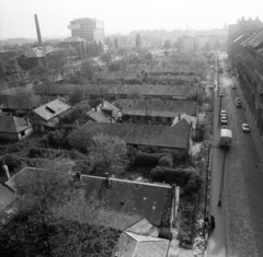 Magyarország, Budapest IX., a Mihálkovics-telep bontása, balra a Haller utca (Hámán Kató út), távolabb az Országos Kardiológiai Intézet épülte. Jobbra a Mihálkovics utca házsora., 1978, Krantz Károly, Budapest, Fortepan #60721