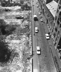 Magyarország, Budapest IX., a Mihálkovics-telep bontása, jobbra a Mihálkovics utca házsora., 1978, Krantz Károly, Polski Fiat 126p, Budapest, Fortepan #60736