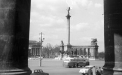 Magyarország, Budapest XIV., Hősök tere., 1969, Lencse Zoltán, tér, Ikarus-márka, Ikarus 66, lovas szobor, Budapest, szoborcsoport, Árpád-ábrázolás, Gábriel arkangyal-ábrázolás, Fortepan #60776