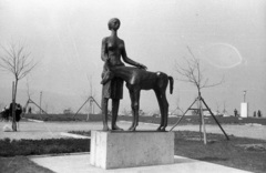 Hungary, Budapest XI., a Citadella alatti déli lejtő, Jubileumi park. Leányka csikóval-szobor (Somogyi József, 1965.)., 1971, Lencse Zoltán, sculpture, Budapest, Fortepan #60783