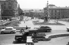 Magyarország, Pécs, Széchenyi tér., 1969, Lencse Zoltán, autóbusz, Ikarus-márka, lovas szobor, Hunyadi János-ábrázolás, Fortepan #60795