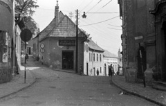 Magyarország, Szentendre, Fő (Marx) tér a Blagovesztenszka templomnál. Balra az Alkotmány utca jobbra a Bogdányi út (Vöröshadsereg utca)., 1962, Lencse Zoltán, jelzőtábla, mézeskalács, Fortepan #60810