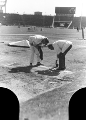 Magyarország, Népstadion, Budapest XIV., 1962, Lencse Zoltán, óra, stadion, távolugrás, sportbíró, mérőszalag, Budapest, Fortepan #60839