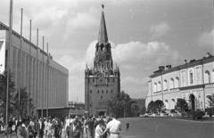 Oroszország, Moszkva, Kreml, balra a Kongresszusi-palota, jobbra a Szentháromság-torony., 1962, Lencse Zoltán, Szovjetunió, torony, modern építészet, Mihail Vasziljevics Poszohin-terv, Asot Asotovics Midojanc-terv, Jevgenyij Stamo-terv, Pavel Steller-terv, Aloisio da Milano-terv, Fortepan #60880