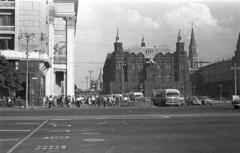 Oroszország, Moszkva, Manézs tér a Tverszkaja (ekkor Gorkij) utca felől, szemben az Állami Történelmi Múzeum., 1962, Lencse Zoltán, Szovjetunió, múzeum, trolibusz, hagymakupola, székesegyház, Posztnik Jakovlev-terv, Vlagyimir oszipovics Sherwood-terv, Fortepan #60894