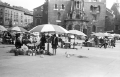 Poland, Kraków, Főtér (Rynek Glówny), Mária-templom., 1965, Lencse Zoltán, church, square, basilica, Catholic Church, tower, gothic, Brick Gothic, Fortepan #60967