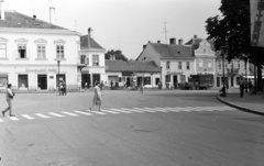 Magyarország, Kőszeg, Fő (Köztársaság) tér a Rákóczi Ferenc utca felől nézve., 1964, Lencse Zoltán, kerékpár, gyalogátkelő, Fortepan #61036