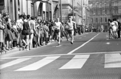 Magyarország, Budapest V., József Attila utca, háttérben a Bajcsy-Zsilinszky út., 1966, Lencse Zoltán, váltófutás, futóverseny, rajtszám, Budapest, Fortepan #61054