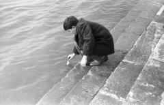 Magyarország, Budapest V., a pesti alsó rakpart lépcsője a Parlament közelében., 1966, Lencse Zoltán, Budapest, Fortepan #61062