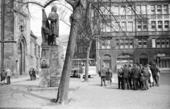 Germany, Leipzig, Thomaskirchhof, előtérben a Bach-emlékmű., 1971, Lencse Zoltán, sculpture, GDR, Fortepan #61107