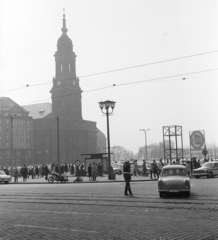 Germany, Dresden, Wilsdruffer Strasse (Ernst-Thälmann-Strasse), szemben az Altmarkt és a Kreuzkirche., 1971, Lencse Zoltán, Trabant-brand, motorcycle, street view, cop, GDR, MZ-brand, directing traffic, Fortepan #61145