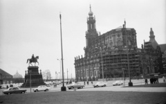 Germany, Dresden, Theaterplatz, balra I. János szász király lovas szobra, jobbra a Szentháromság Katolikus Főtemplom (Hofkirche)., 1971, Lencse Zoltán, GDR, scaffolding, horse sculpture, Fortepan #61175