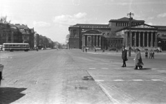 Magyarország, Budapest XIV., Hősök tere, Szépművészeti Múzeum., 1962, Lencse Zoltán, autóbusz, magyar gyártmány, Ikarus-márka, Ikarus 620/630, eklektikus építészet, Budapest, Schickedanz Albert-terv, neoklasszicizmus, Herzog Fülöp Ferenc-terv, Fortepan #61190