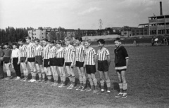 Magyarország, Budapest XIII., Bodor utca 3., Budapest Erdért SE sporttelep., 1962, Lencse Zoltán, labdarúgás, lakótelep, kémény, sportpálya, sport mez, Budapest, Fortepan #61200