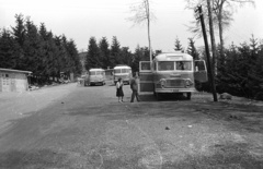 Hungary, Kékestető, Kékes Szálló (később Mátrai Gyógyintézet) előtti parkoló., 1962, Lencse Zoltán, excursion, bus, Hungarian brand, Ikarus-brand, number plate, destination sign, Fortepan #61225