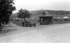 Magyarország, Mátrafüred, háttérben a Pipis-hegy., 1962, Lencse Zoltán, szekér, lovaskocsi, vonat, kalyiba, Fortepan #61227