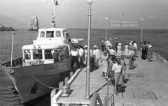 Ukraine,Crimean Peninsula, Haspra, "Lastivcsine hnizdo" kikötő., 1962, Lencse Zoltán, ship, sea, port, anchor, mooring bollard, riverboat, Tesseli ship, Cyrillic alphabet, Fortepan #61231