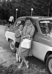 1962, Lencse Zoltán, kid, family, Moskvitch-brand, kid, lamp post, bag, attire, kid's attire, woman, sandal, knee snocks, kid, shorts, glasses, Fortepan #61252