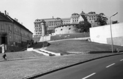 Magyarország, Tabán, Budapest I., Apród utca, szemben a Budavári Palota (korábban Királyi Palota)., 1966, Lencse Zoltán, Budapest, Fortepan #61262