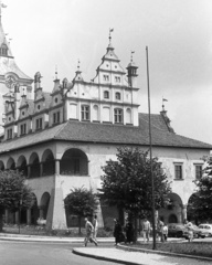 Slovakia, Levoča, Városháza., 1971, Lencse Zoltán, Czechoslovakia, nun, public building, renaissance, archway, Fortepan #61314