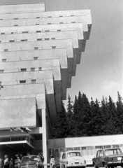 Slovakia,High Tatras, Štrbské pleso, Panorama Hotel., 1971, Lencse Zoltán, Czechoslovakia, hotel, modern architecture, Tatra Mountains, Zdeněk Řihák-design, Fortepan #61319