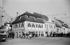 Románia,Erdély, Nagyszeben, a Strada Tribunei - Strada Nicolae Bălcescu sarok a Piata Unirii-ről nézve., 1972, Lencse Zoltán, Fortepan #61334