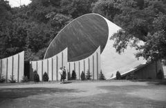 Magyarország, Miskolc,Miskolctapolca, Barlangfürdő, Kagyló-medence a parkból nézve., 1972, Lencse Zoltán, Fortepan #61346