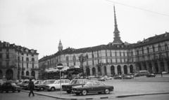 Olaszország, Torino, Piazza Vittorio Veneto a Via Po felé nézve, háttérben a Mole Antonelliana tornya., 1973, Lencse Zoltán, Alessandro Antonelli-terv, Fiat 128, Fortepan #61389