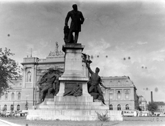 Magyarország, Budapest VIII., Baross tér, Baross Gábor szobra (Szécsi Antal, 1898.) a Keleti pályaudvar előtt., 1950, Fortepan, szobor, villamos, eklektikus építészet, Budapest, Baross Gábor-ábrázolás, Rochlitz Gyula-terv, Fortepan #6140