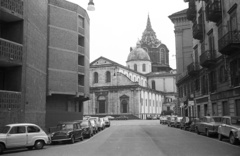 Olaszország, Torino, Keresztelő Szent János-katedrális, mögötte a torinói lepel kápolnájának Guarino Guarini által tervezett kupolája, 1973, Lencse Zoltán, barokk-stílus, katolikus, kápolna, reneszánsz, kupola, székesegyház, Guarino Guarini-terv, Amedeo di Francesco da Settignano-terv, Fortepan #61400