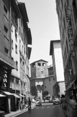 Olaszország, Firenze, Via Dè Guicciardini, szemben a Torre dei Mannelli., 1973, Lencse Zoltán, utcakép, torony, Fortepan #61404