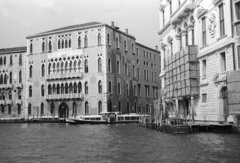 Olaszország, Velence, Canal Grande, szemben a Palazzo Foscari, jobbra a Rio de Ca' Foscari torkolata., 1973, Lencse Zoltán, palota, csatorna, Fortepan #61416