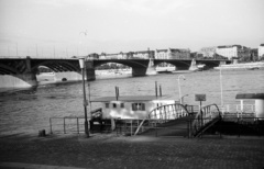 Magyarország, Budapest II.,Budapest XIII., budai alsórakpart, hajókikötő a Margit híd és a Jászai Mari tér házai felé nézve., 1973, Lencse Zoltán, Duna, Budapest, Duna-híd, Ernest Goüin-terv, Fortepan #61426