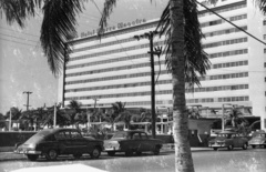 Kuba, Havanna, Avenida 1ra, a Hotel Sierra Maestra., 1974, Mészáros Zoltán, szálloda, pálmafa, Fortepan #61471