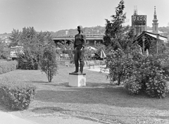 Magyarország, Budapest XI., Társadalmi munkás lány szobra (Makrisz Agamemnon,1961.), háttérben Park Étterem a Feneketlen-tónál., 1973, Fortepan, szobor, park, Robur-márka, szocreál, Budapest, Memos Makris-terv, Fortepan #6149