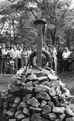 Magyarország, Sopronkőhida, egykori rabtemető, az 1956 után kivégzett mártírok emlékkeresztje., 1989, Hodosán Róza, 1956-utóélet, rendszerváltás, Fortepan #61606