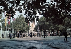 Magyarország, Városliget,Budapesti Nemzetközi Vásár, Budapest XIV., 1942, Szőke Annamária/Anonime, színes, zászló, horogkereszt, nemzetközi vásár, Budapest, Fortepan #61681