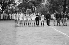 Magyarország, Pécs, a Pedagógiai Főiskola (később Pécsi Tudományegyetem) kézilabdapályája., 1955, Lipovits Károly, csoportkép, sportpálya, sportoló, labda, kézilabda, Fortepan #61910