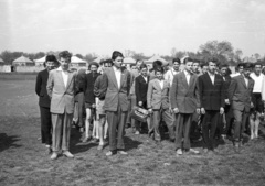 Hungary, Csorna, járási négytusa verseny résztvevői a sporttelepen., 1959, Lipovits Károly, briefcase, boys, suit, Fortepan #61952