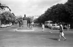 Bulgária, Várna, Sztefan Karadzsa mellszobra a Szlivnica sugárút elején., 1968, A R, mellszobor, cirill írás, Sztefan Karadzsa-ábrázolás, Fortepan #62056