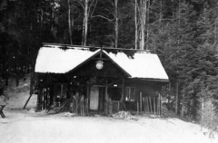 Slovakia, Békefi menedékház a Vozárska-n., 1930, A R, woods, winter, snow, skis, pine, Fortepan #62146