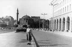 Bulgária, Szófia, Mária Lujza hercegnő (Georgi Dimitrov) sugárút a Hotel Balkanból nézve, szemben a Banja basi mecset., 1963, A R, szocreál, középület, mecset, Koszta Nikolov-terv, Oszmán-török építészet, Mimar Sinan-terv, Fortepan #62331