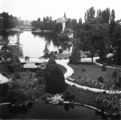 Románia, Bukarest, I. Mihaly román király park (Parcul Regele Mihai I al României). Régebben: Parcul Carol al II-lea, Parcul Național, Parcul I.V. Stalin, Parcul Herăstrău), 1936, Lajtai László, tó, minaret, fahíd, Fortepan #62590