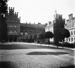 Ukrajna, Csernyivci, Jurij Fedkovics Csernyivci Nemzeti Egyetem (ekkor Universitatea Regele Carol I din Cernăuţi). Ferenc József alapította 1875-ben., 1934, Lajtai László, egyetem, fasor, eklektikus építészet, világörökség, Josef Hlávka-terv, Fortepan #62602