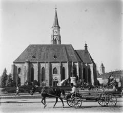 Románia,Erdély, Kolozsvár, Fő tér, Szent Mihály-templom, előtte Hunyadi Mátyás emlékműve., 1934, Lajtai László, templom, szekér, szobor, lovaskocsi, Mátyás király ábrázolás, Fortepan #62603