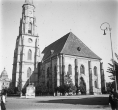 Románia,Erdély, Kolozsvár, Fő tér, Szent Mihály-templom., 1934, Lajtai László, templom, rendőr, lámpaoszlop, poszter, Fortepan #62604