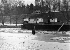 Magyarország, Győr, Püspökvár a Radó-szigetről nézve., 1913, Veszprém Megyei Levéltár/Klauszer, tél, uszály, jég, Fortepan #62760